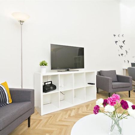 Apartments With 2 Bathrooms- 5 Minutes From Old Town - 102 M2 Prága Kültér fotó