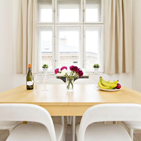 Apartments With 2 Bathrooms- 5 Minutes From Old Town - 102 M2 Prága Kültér fotó