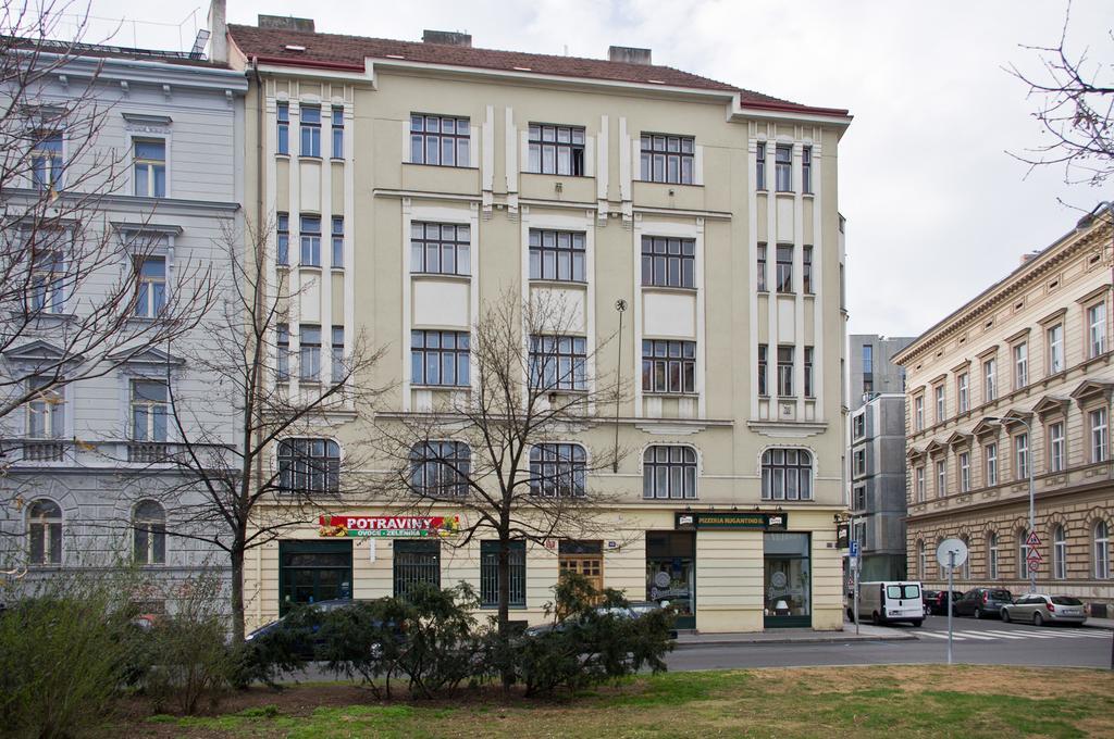 Apartments With 2 Bathrooms- 5 Minutes From Old Town - 102 M2 Prága Kültér fotó