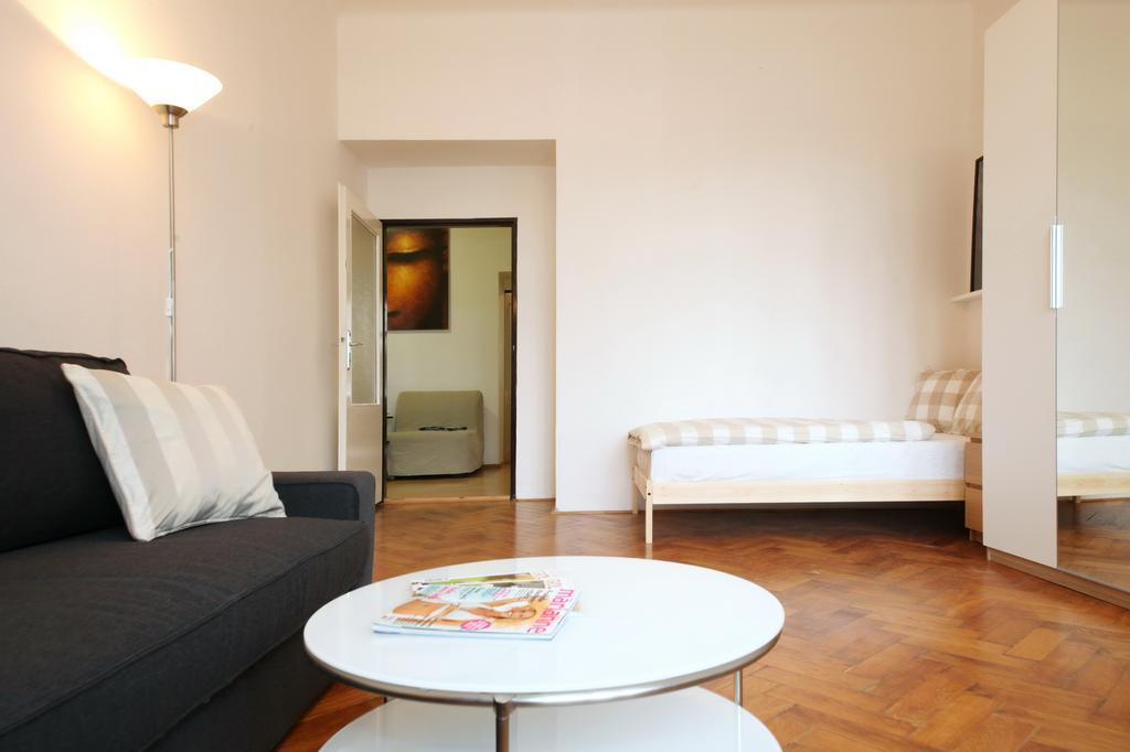Apartments With 2 Bathrooms- 5 Minutes From Old Town - 102 M2 Prága Kültér fotó