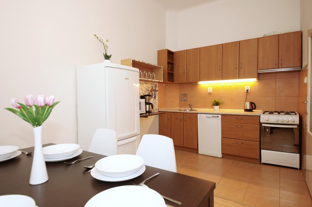 Apartments With 2 Bathrooms- 5 Minutes From Old Town - 102 M2 Prága Kültér fotó