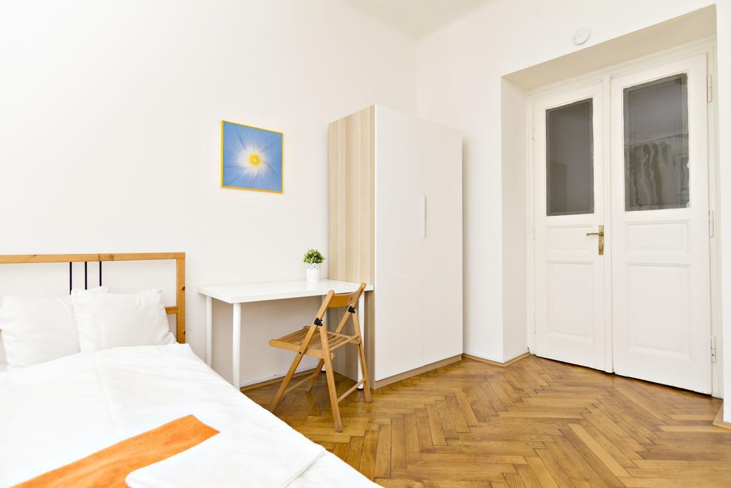 Apartments With 2 Bathrooms- 5 Minutes From Old Town - 102 M2 Prága Kültér fotó