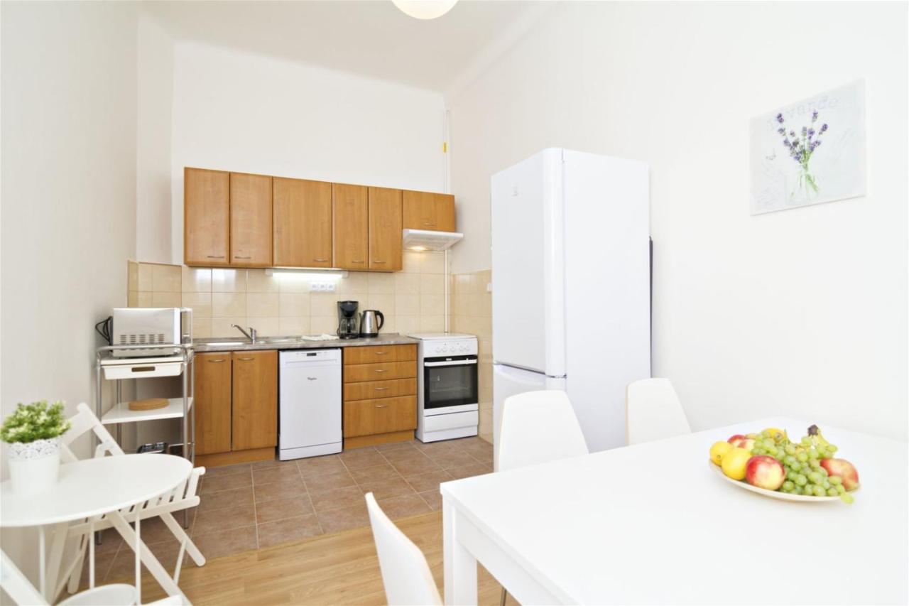 Apartments With 2 Bathrooms- 5 Minutes From Old Town - 102 M2 Prága Kültér fotó