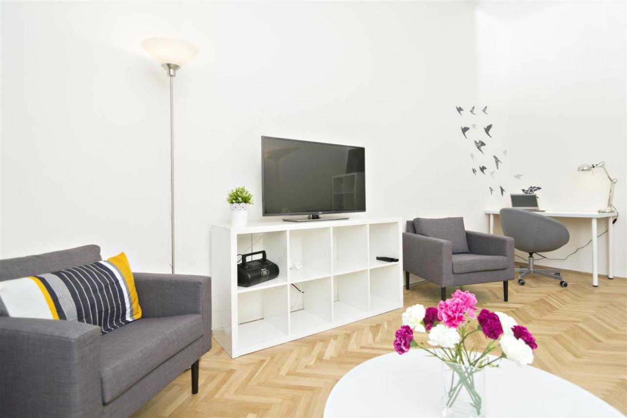 Apartments With 2 Bathrooms- 5 Minutes From Old Town - 102 M2 Prága Kültér fotó