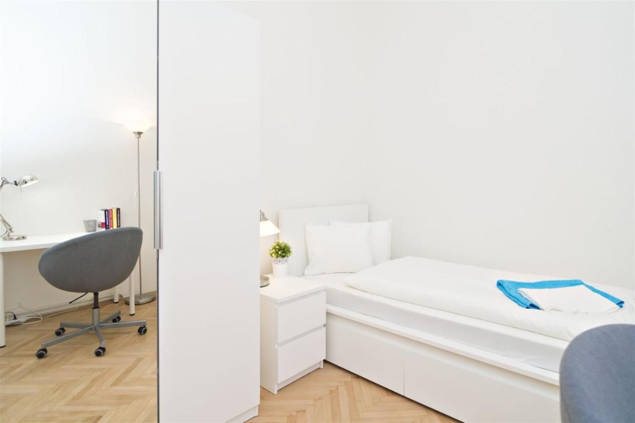 Apartments With 2 Bathrooms- 5 Minutes From Old Town - 102 M2 Prága Kültér fotó