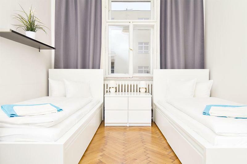Apartments With 2 Bathrooms- 5 Minutes From Old Town - 102 M2 Prága Kültér fotó
